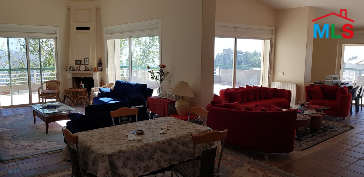 Fully Decorated & Furnished Villa For Sale in Faytroun