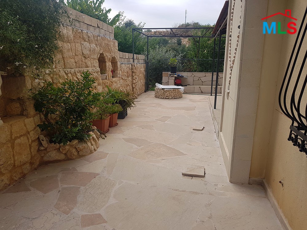 Apartment For Sale in Hboub With Garden & Terrace