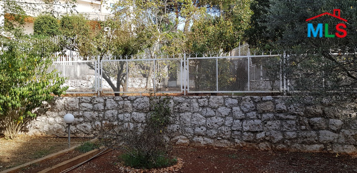 Fully Decorated & Furnished Villa For Sale in Prime Location of Shayle