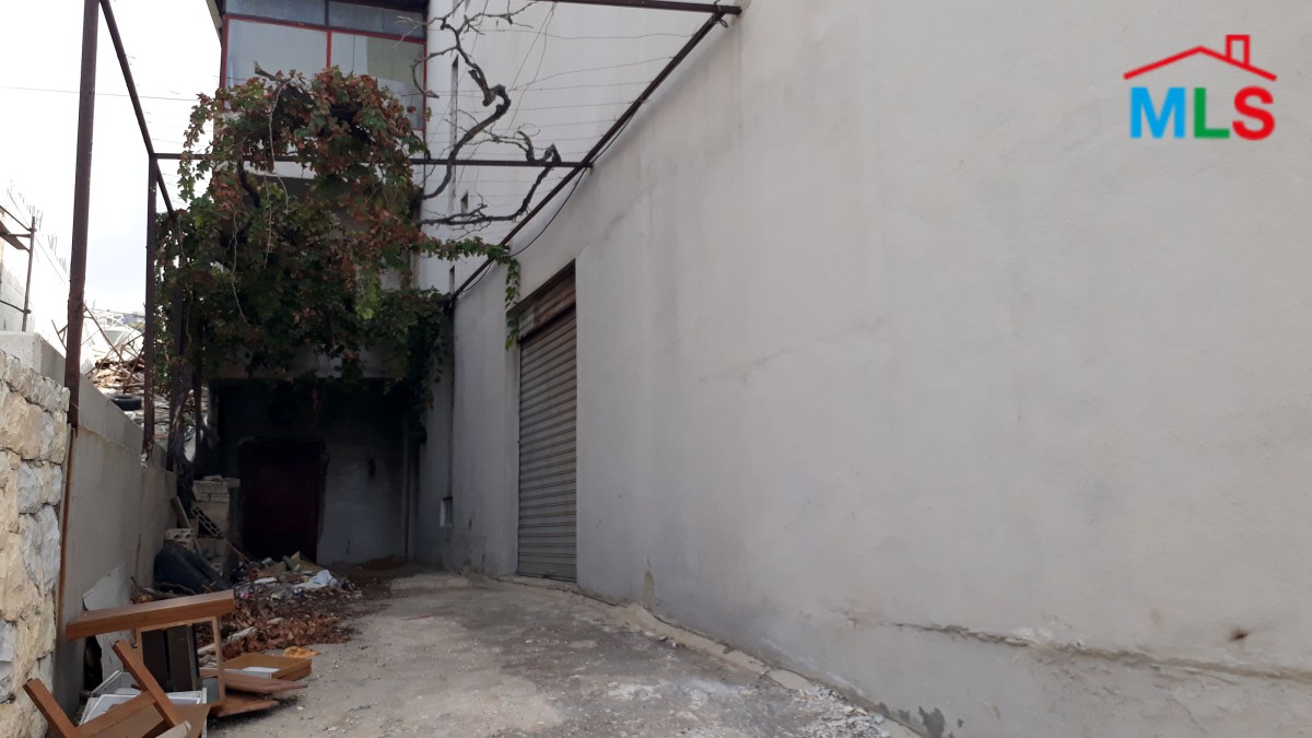 2000 sqm Building For Sale on Halat Highway