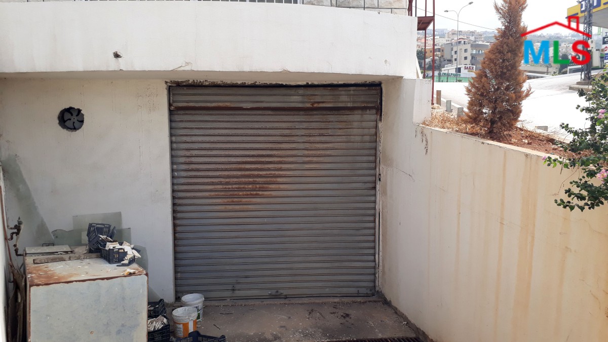 2000 sqm Building For Sale on Halat Highway