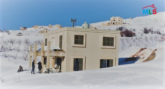 Villa with land For Sale in Laqlouq
