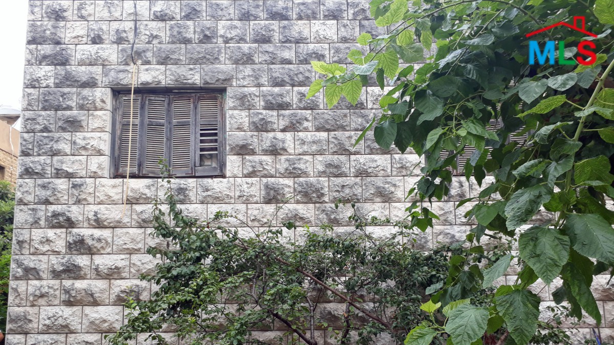 Individual House For Sale in Mazraat Yachouh with a small land