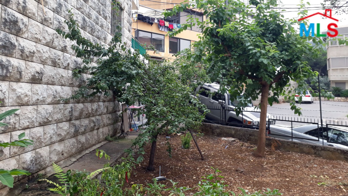 Individual House For Sale in Mazraat Yachouh with a small land