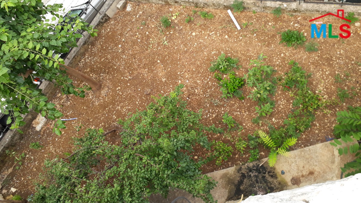 Individual House For Sale in Mazraat Yachouh with a small land