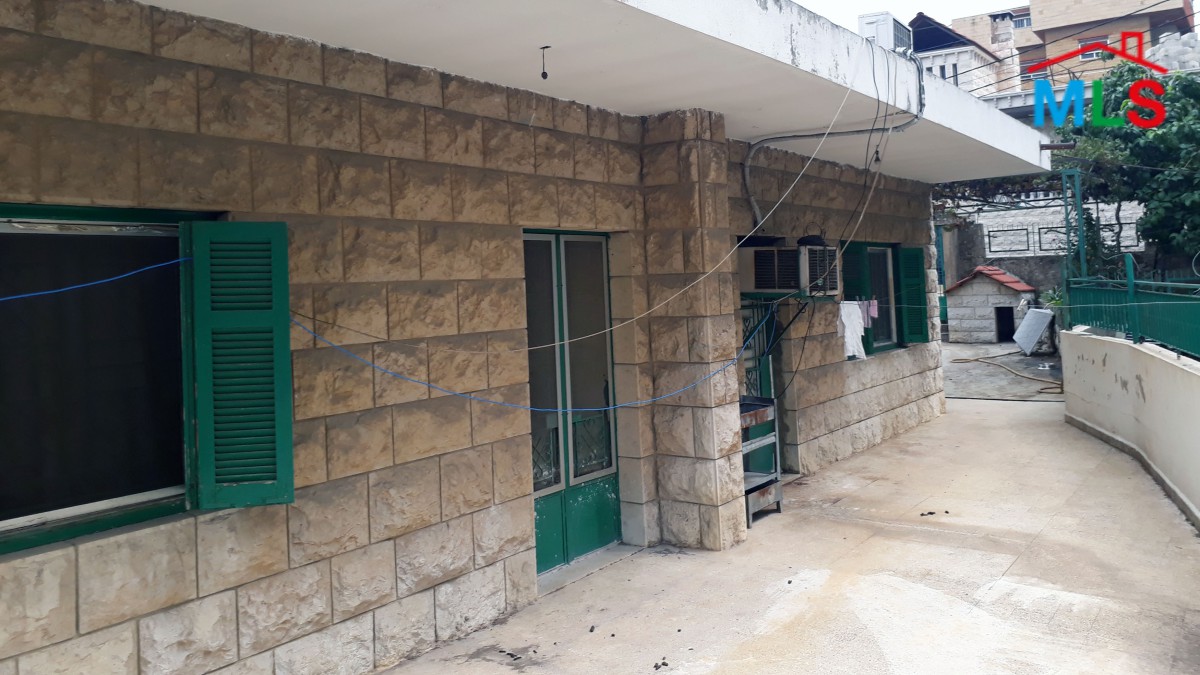 Individual House For Sale in Mazraat Yachouh with a small land