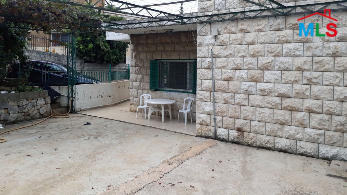 Individual House For Sale in Mazraat Yachouh with a small land