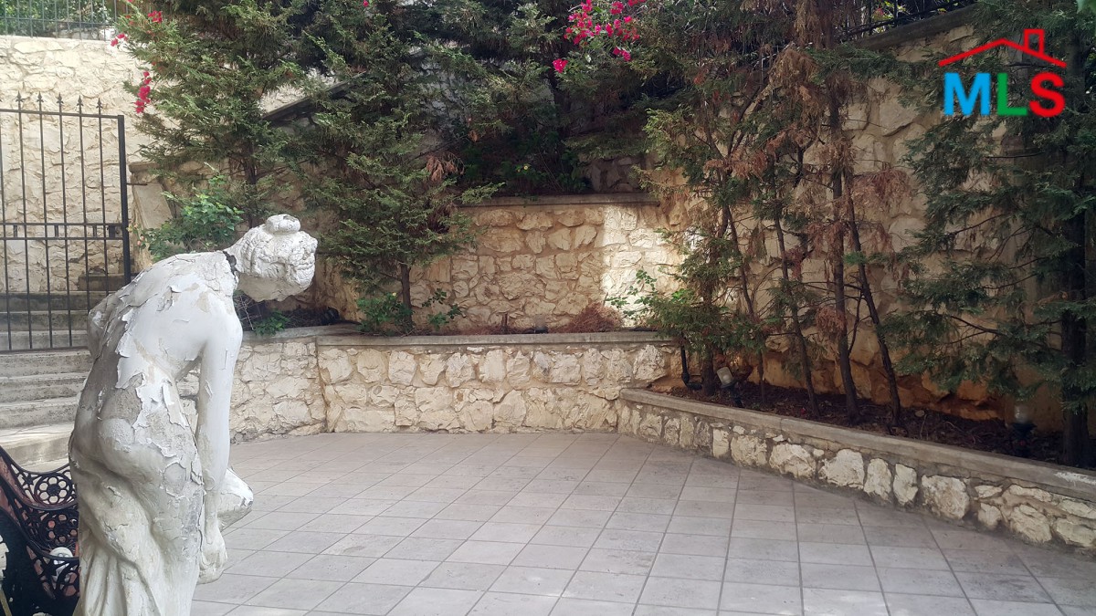 Stand-alone villa for sale in prime location of Adma