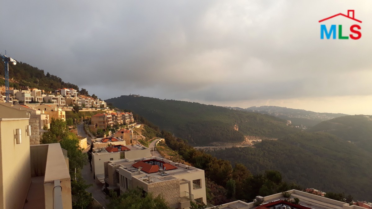 Luxurious Townhouse for sale in Beit Misk With an eagle eye View