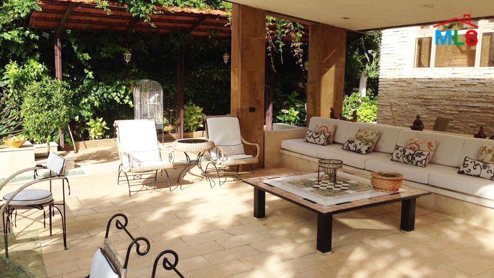 Distinguished Villa For Sale in Jouret Al Ballout Metn With Exceptional View