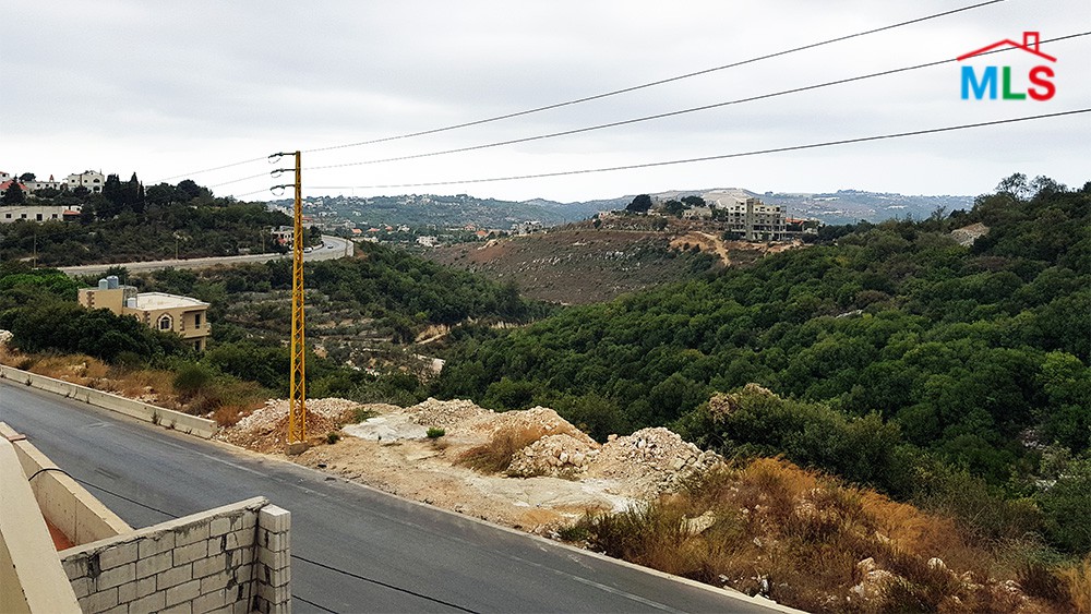 Old House For Sale in Obaydat with Mountain View