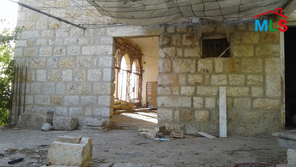 Spacious Old House For Sale In Sfayle Baabdat With Mountain View