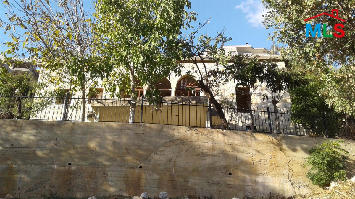 Spacious Old House For Sale In Sfayle Baabdat With Mountain View