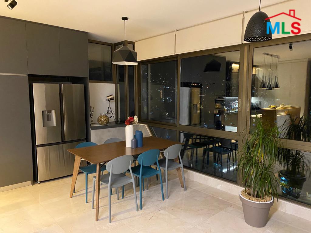 Nice 3 Bedrooms Apartment For Sale In Achrafieh, Geitawi