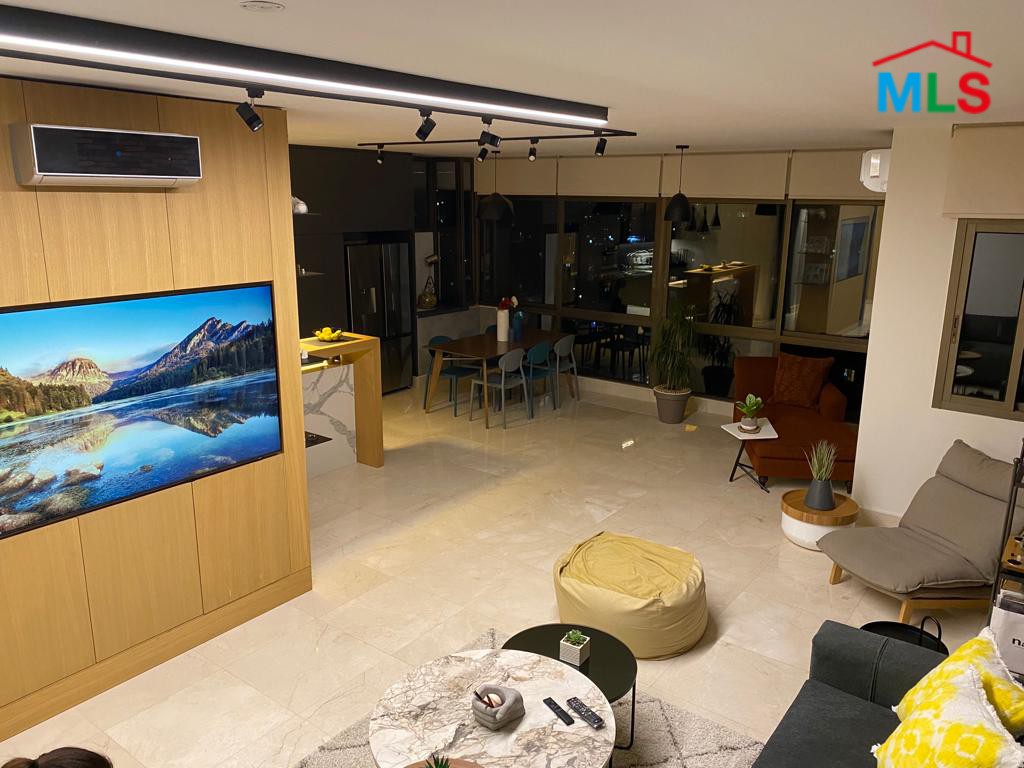 Nice 3 Bedrooms Apartment For Sale In Achrafieh, Geitawi