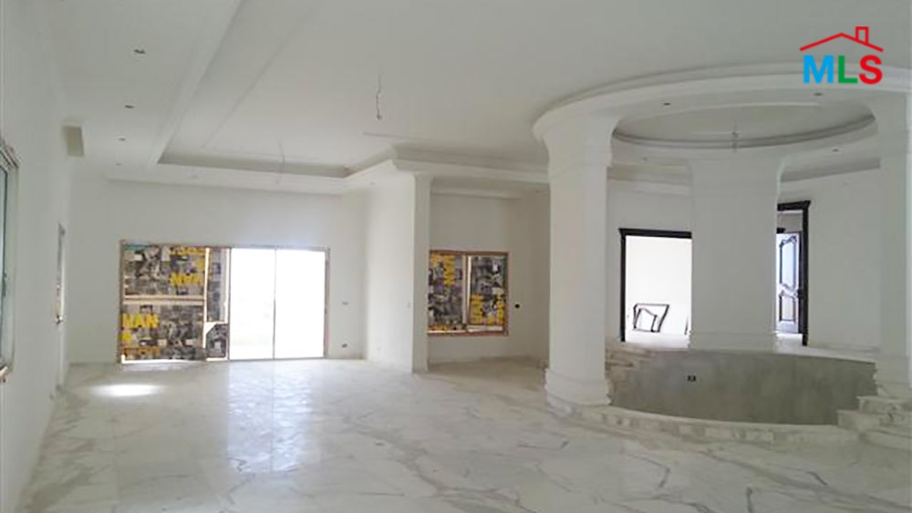 Villa For Sale In Mtayleb
