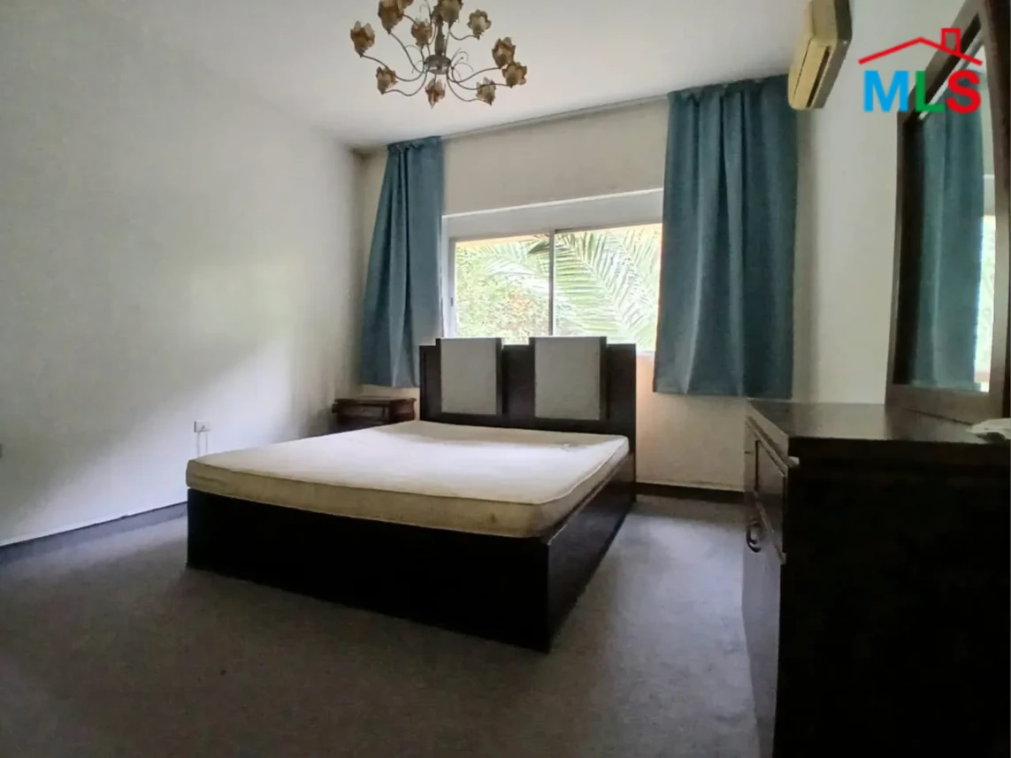Adonis 250m2 | Partly Furnished | Land | Partial View | IV