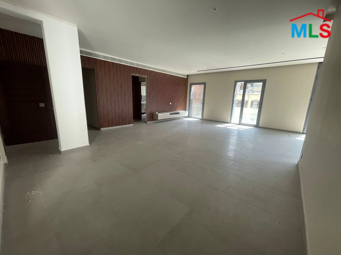 Achrafieh 200m2 | Rent | Prime Location | Decorated | Catch | OH