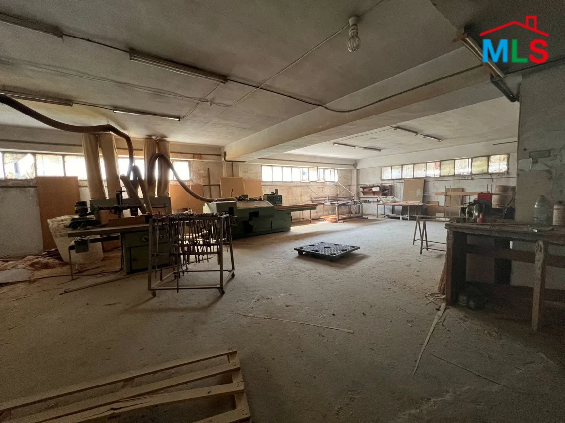 Fanar 1000m2 | 3 Floors For Rent | Industrial | Equipped | NE EL
