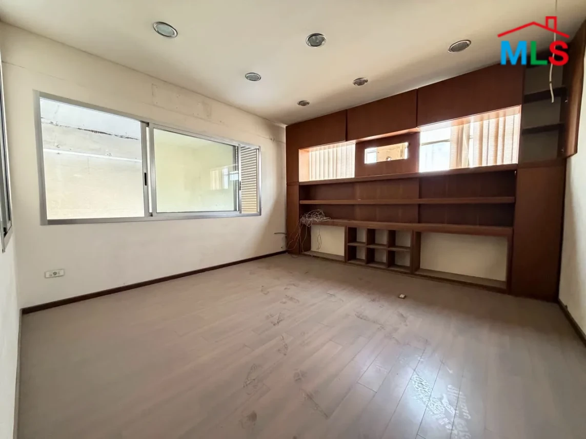 Adonis 270m2 | Warehouse/Showroom | Rent | High Ceiling | EH/RH