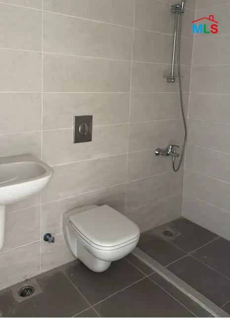 Adma 187m2 | New | View | Prime Location | Calm Street | JH