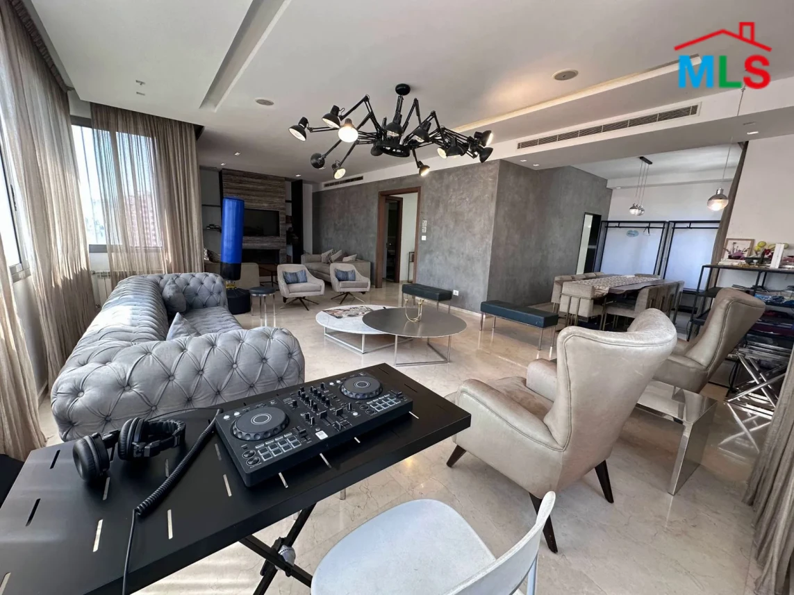 Furn El Chebbek 365m2 | Duplex | Terrace | Mint Condition | OH