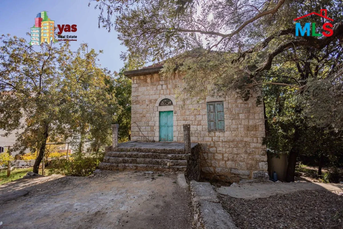 Ajaltoun 200m2 Traditional House | 1800m2 Land | Private Street | GA