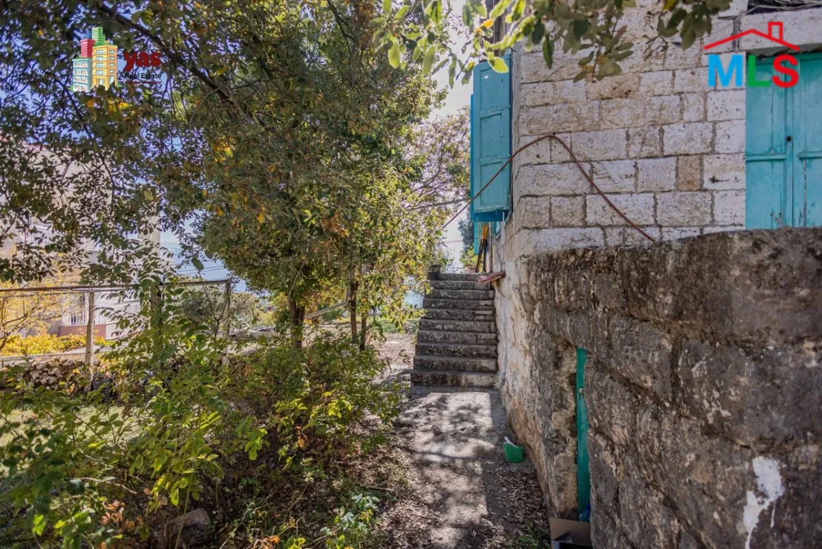 Ajaltoun 200m2 Traditional House | 1800m2 Land | Private Street | GA