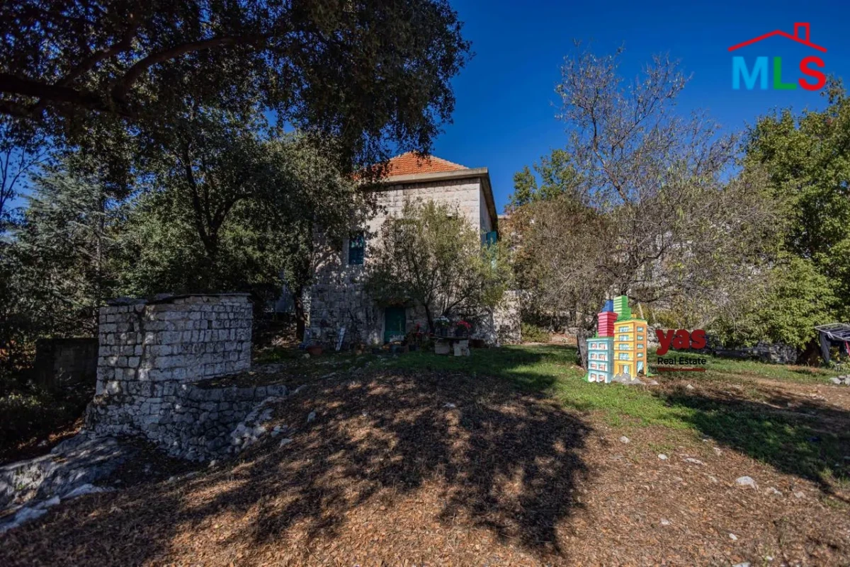 Ajaltoun 200m2 Traditional House | 1800m2 Land | Private Street | GA