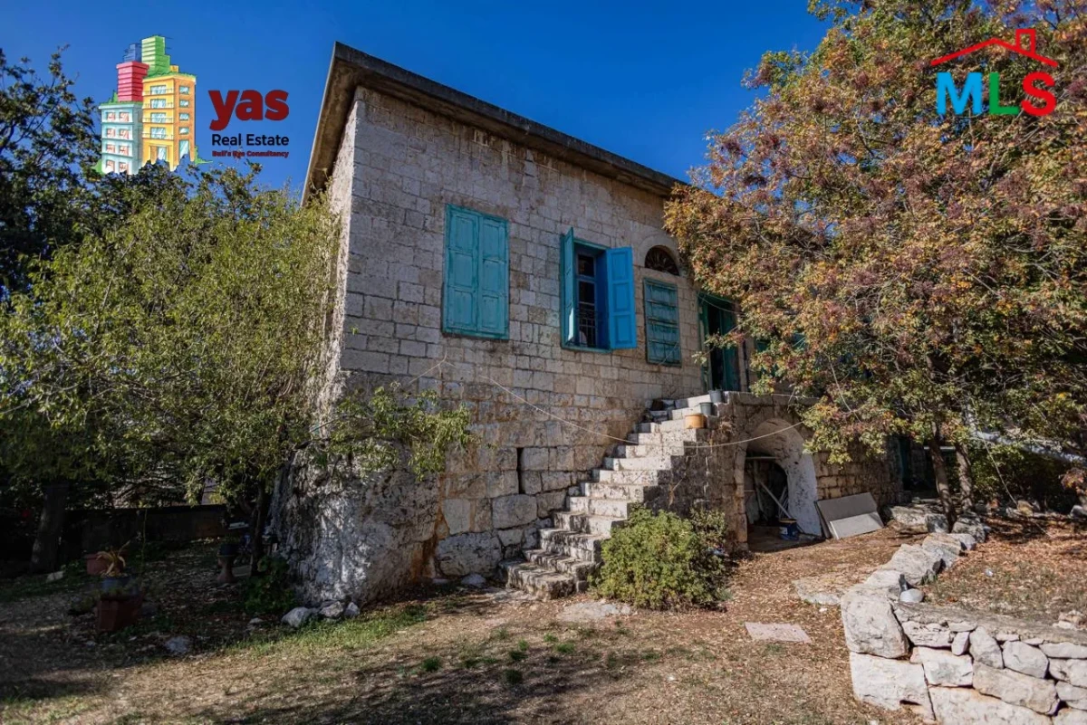Ajaltoun 200m2 Traditional House | 1800m2 Land | Private Street | GA