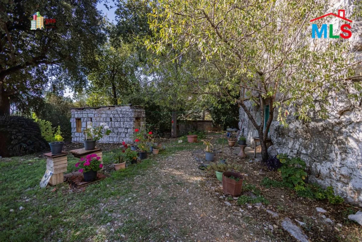 Ajaltoun 200m2 Traditional House | 1800m2 Land | Private Street | GA