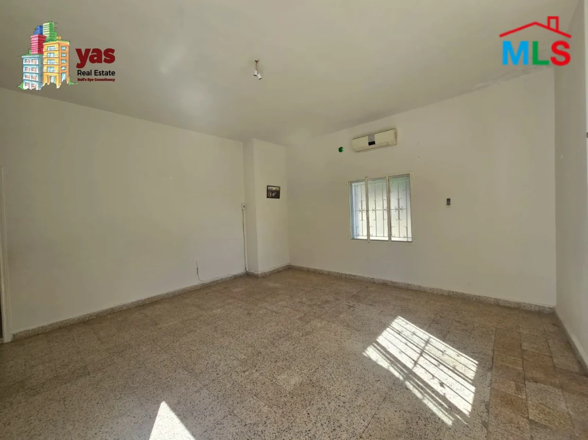 Kleiaat 100m2 | Need Renovation | Calm Area | Catch | DA