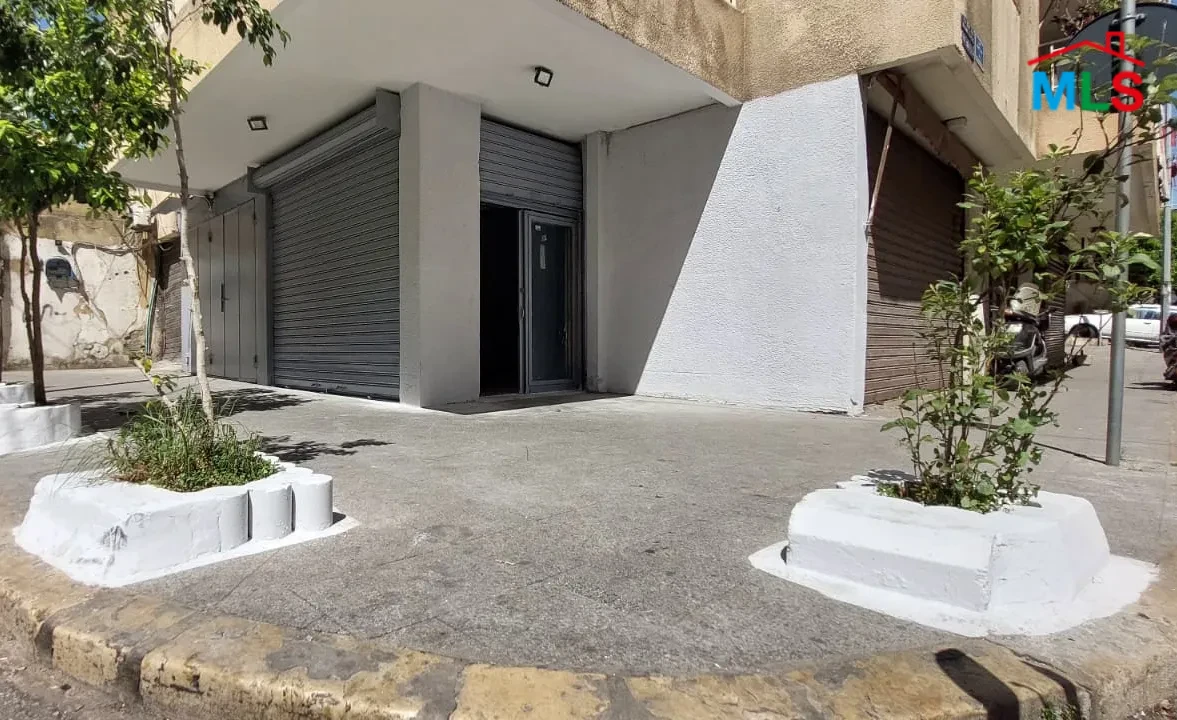Ras El Nabeh 20m2 | 50m2 Outdoor | Shop | Good Condition | OH