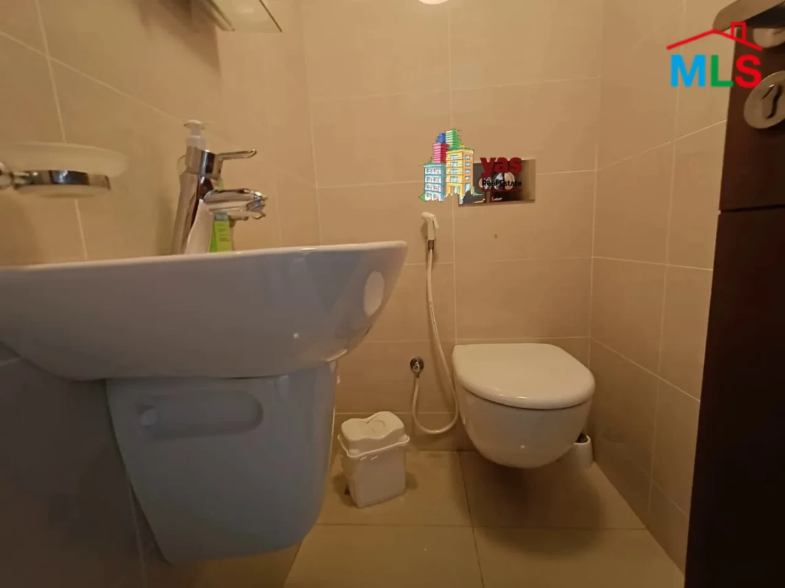 Ain El Mrayseh 110m2 | Excellent Condition | Dead-End Street | AA