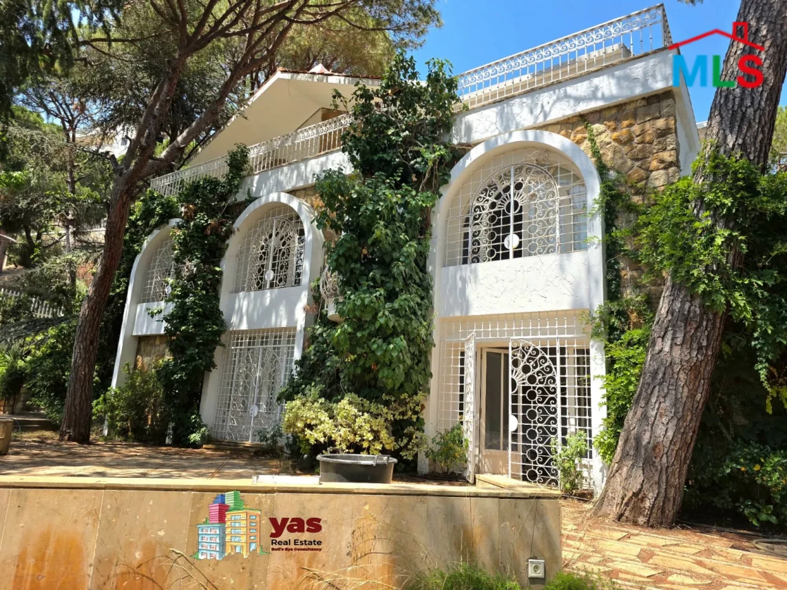 Baabdat 1200m2 Land|Triplex Villa |600m2 built up Area|900m2 Garden|PA
