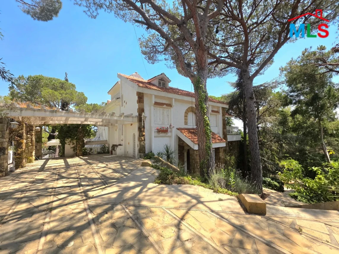 Baabdat 1200m2 Land|Triplex Villa |600m2 built up Area|900m2 Garden|PA