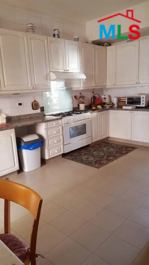 Ain El Mrayseh 320m2 | Good Condition | Prime Location | Sea View | PA