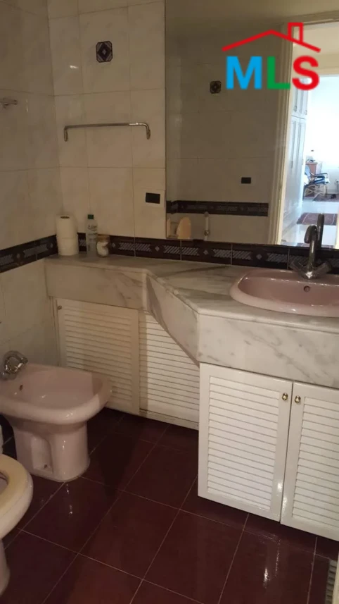 Ain El Mrayseh 320m2 | Good Condition | Prime Location | Sea View | PA