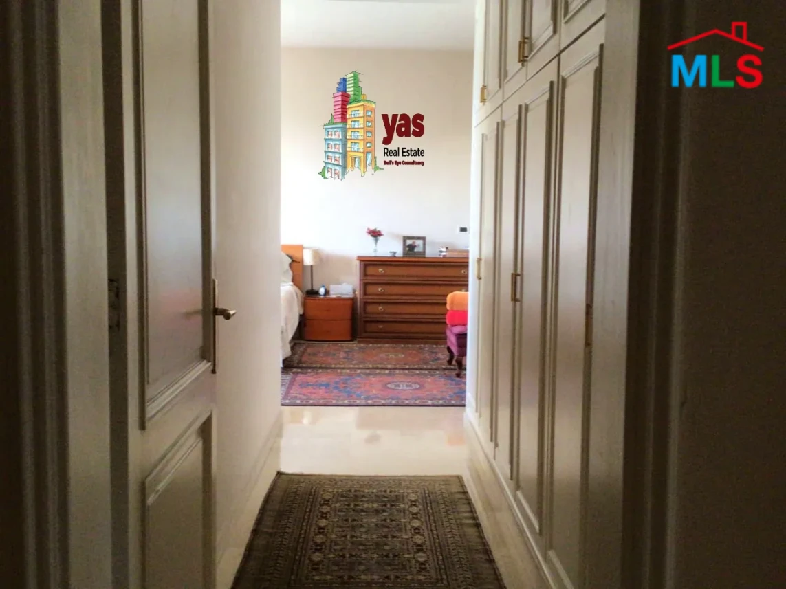 Ain El Mrayseh 320m2 | Good Condition | Prime Location | Sea View | PA