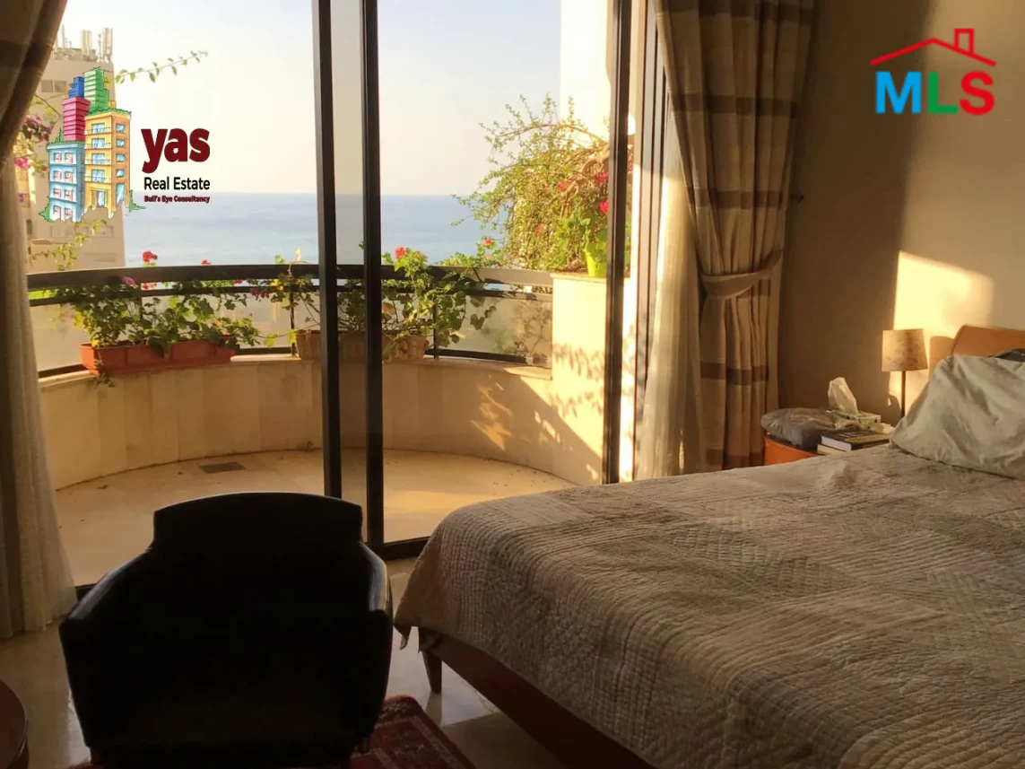 Ain El Mrayseh 320m2 | Good Condition | Prime Location | Sea View | PA