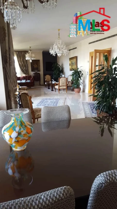 Ain El Mrayseh 320m2 | Good Condition | Prime Location | Sea View | PA