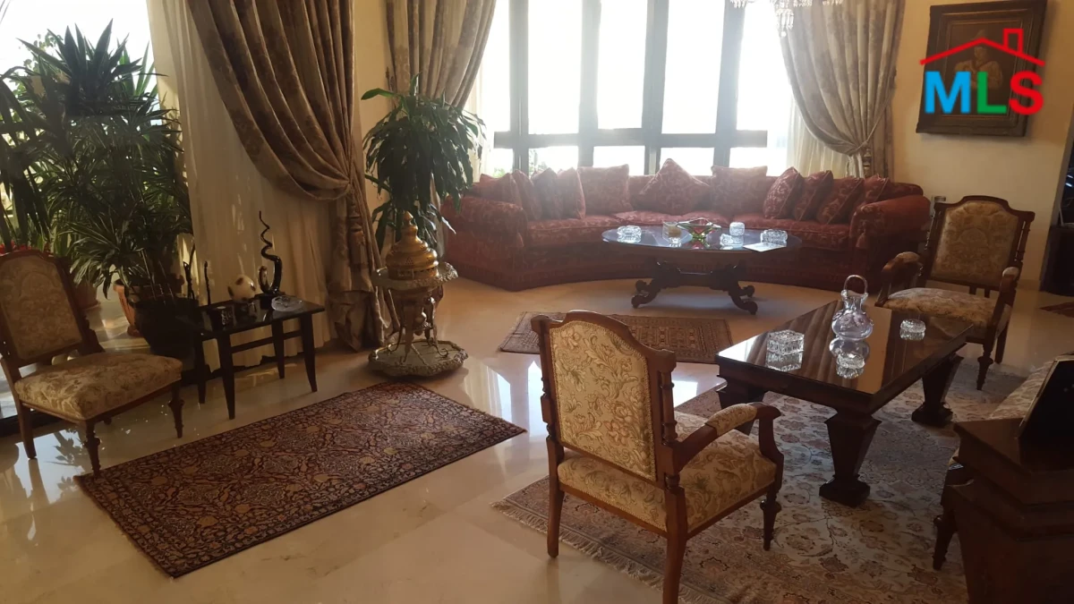 Ain El Mrayseh 320m2 | Good Condition | Prime Location | Sea View | PA