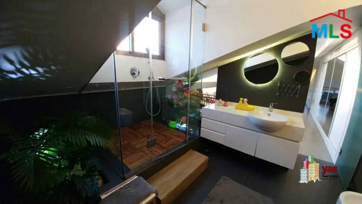 Jeita 370m2 Duplex | Designer’s Signature | Impressive View | Catch