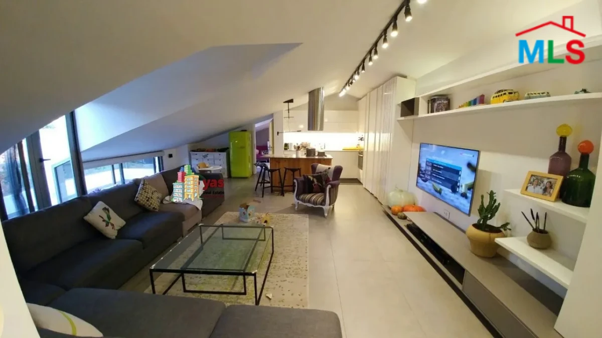 Jeita 370m2 Duplex | Designer’s Signature | Impressive View | Catch