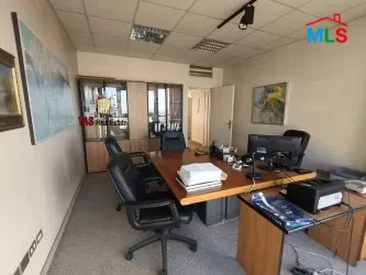 Jdeideh 100m2 family jarjour (commision for the responsible of the Center )office 11th floor furnished 315k