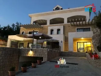 Kfarakab 2000m2 | Terrace/Garden | Equipped Villa | 4 floors | AC