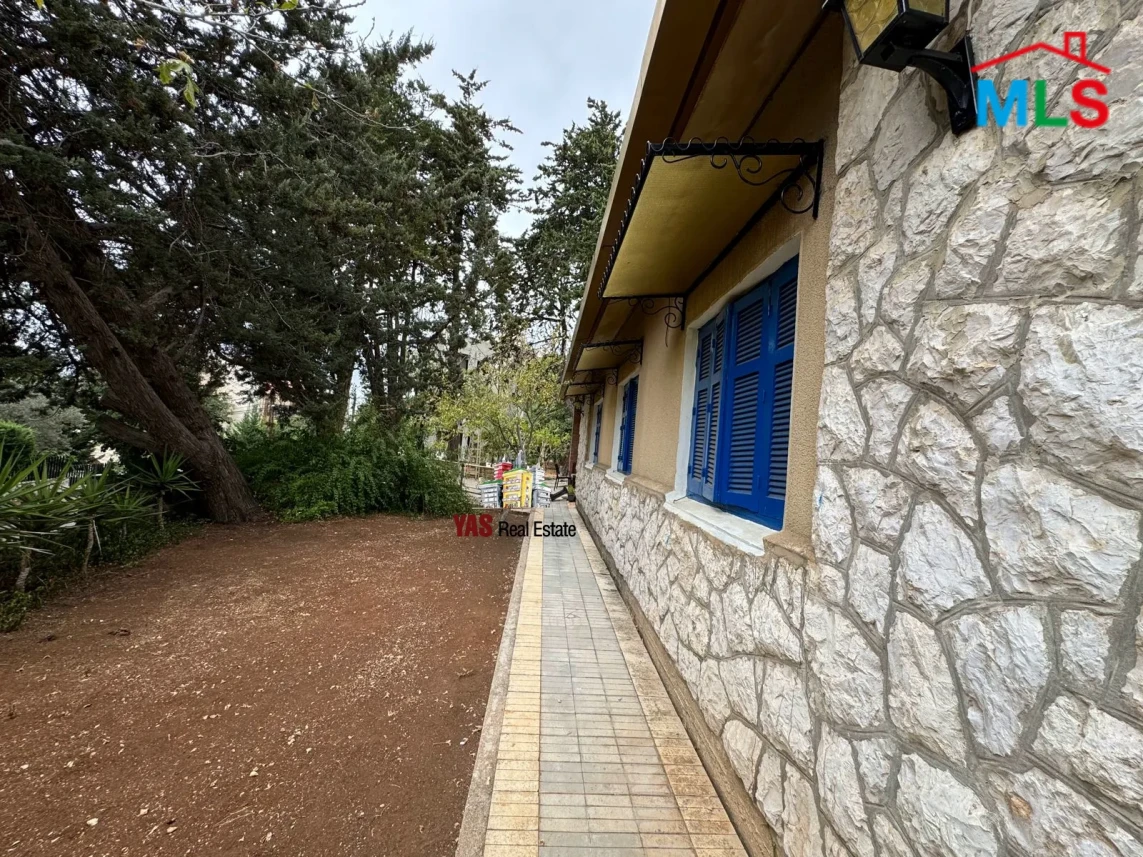 Ballouneh 860m2 Land|200m2 house | Private street|30/75