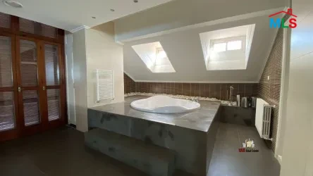 Adma 1800m2 | Villa Triplex | Fully Furnished |Sea & Mountain View |RA