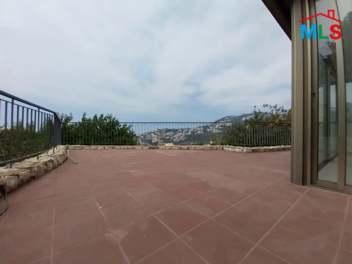 Ghazir 200m2 | 150m2 Terrace | Flat | Prime Location | IV