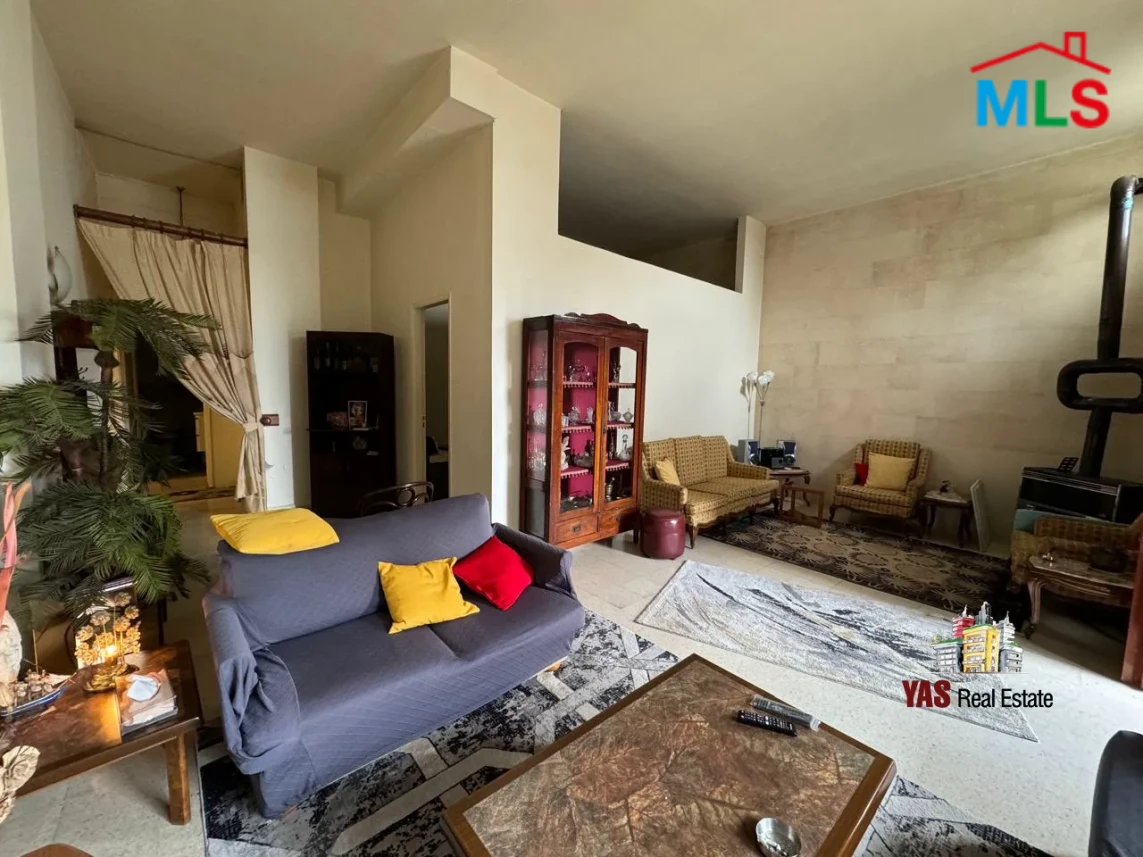 Ballouneh 465m2 Warehouse + Apartment | Road Level | New | Catch